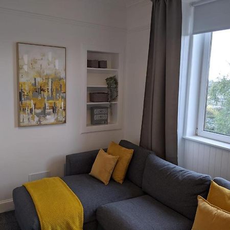 Glenclova - No 5 Bellyeoman, Bright Two Bedroom Apartment Dunfermline Exterior photo