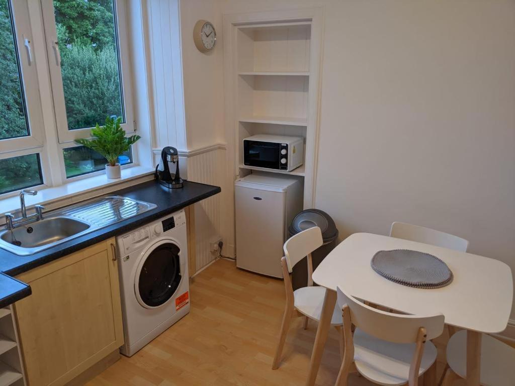 Glenclova - No 5 Bellyeoman, Bright Two Bedroom Apartment Dunfermline Exterior photo